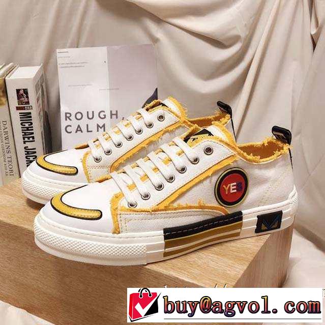 フェンディ大人かわいい秋冬コーデを楽しみ  FENDI 2019秋のファッショントレンドはこれ ランニングシューズ 秋冬もちろん主役級