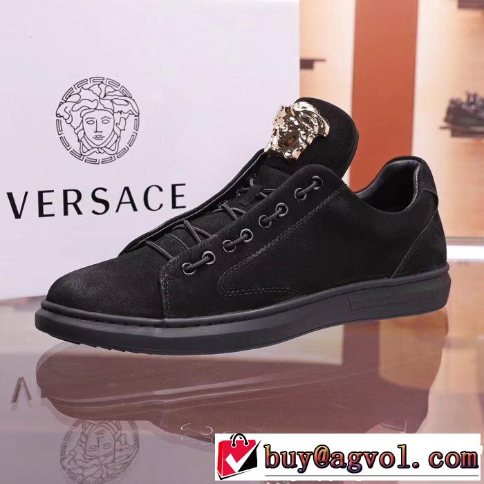 大人可愛いスタイル 2019年春夏のトレンドアイテム VERSACE ヴェルサーチ カジュアルシューズ