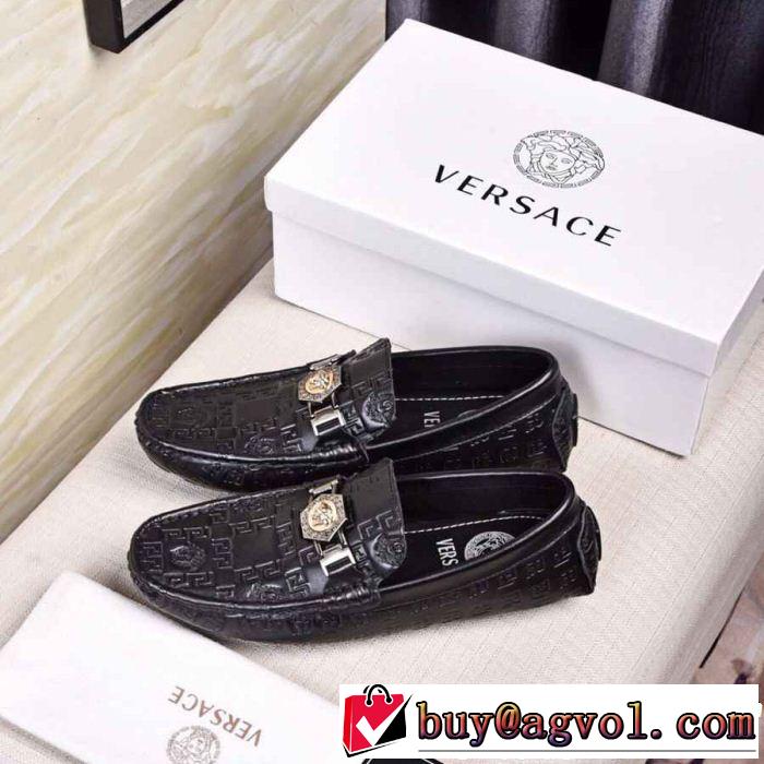 絶妙にオシャレ人気アイテム 2019年春夏シーズンの人気 カジュアルシューズ VERSACE ヴェルサーチ