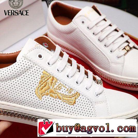 カジュアルシューズ  2019春夏トレンドアイテム 春夏シンプルファッションでOK！ VERSACE ヴェルサーチ