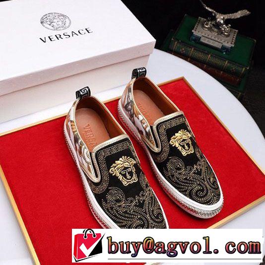 VERSACE ヴェルサーチ カジュアルシューズ 2019春夏の大注目トレンド 一気にトレンド感満載な着こなし