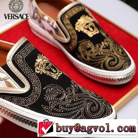VERSACE ヴェルサーチ カジュアルシューズ 2019春夏の大注目トレンド 一気にトレンド感満載な着こなし