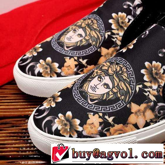 2色可選カジュアルシューズ 魅力的なカラー使い 2019春夏のトレンド新商品 VERSACE ヴェルサーチ