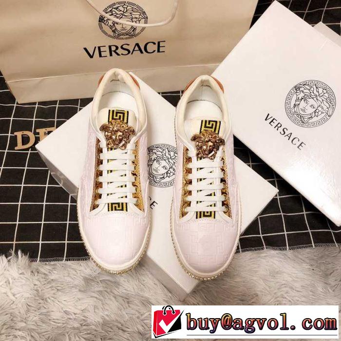 おしゃれな夏ファッション2019 ヴェルサーチ VERSACE カジュアルシューズ 特に夏は人気アイテム