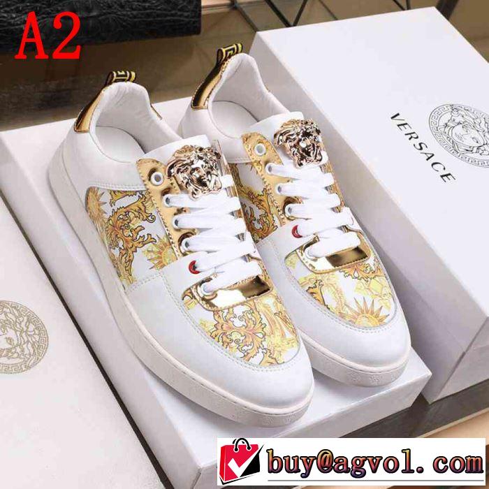 2色可選 カジュアルシューズ  ヴェルサーチ VERSACE おしゃれな夏ファッション2019 夏らしい季節感