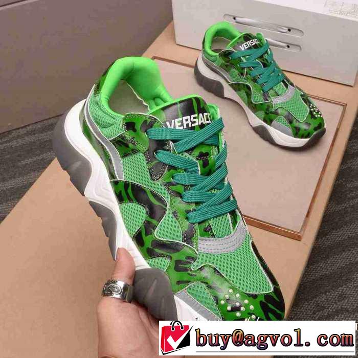 ヴェルサーチ今季トレンド新作はこれ VERSACE 速報！2019年秋ファッショントレンド ランニングシューズ 秋冬に大注目のカラー