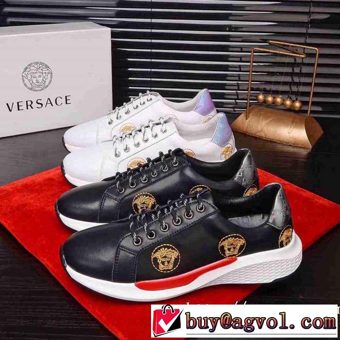 2019-2020秋冬のファッション ヴェルサーチ今季トレンド新作はこれ VERSACE 秋冬に大注目のカラー ランニングシューズ