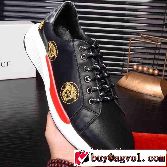 2019-2020秋冬のファッション ヴェルサーチ今季トレンド新作はこれ VERSACE 秋冬に大注目のカラー ランニングシューズ