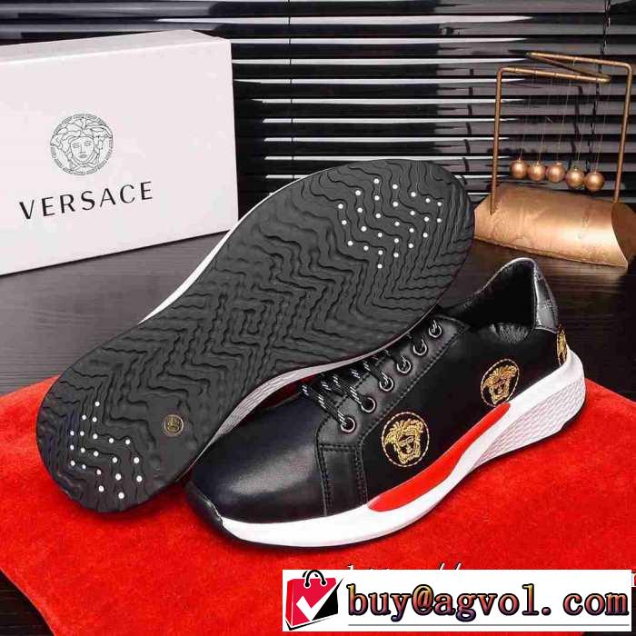 2019-2020秋冬のファッション ヴェルサーチ今季トレンド新作はこれ VERSACE 秋冬に大注目のカラー ランニングシューズ