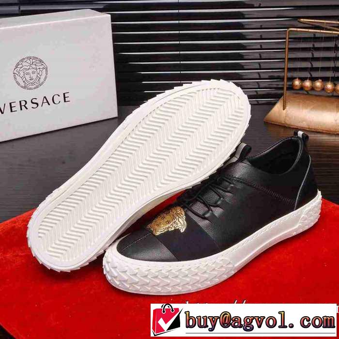 2色可選 秋冬から人気継続中 ヴェルサーチシンプルに着こなしたい VERSACE ランニングシューズ 最速2019秋冬トレンドブランド