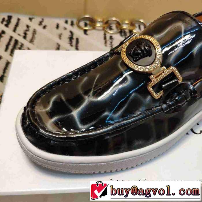 ランニングシューズ 【2019秋冬】の注目トレンド ヴェルサーチオシャレスタイルが今年流 VERSACE 2色可選 今季トレンド抜け感新品
