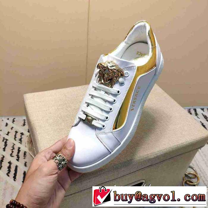 2019-20秋冬トレンドファッション ヴェルサーチ最新秋冬トレンドをチェック VERSACE 秋冬流行りファション ランニングシューズ