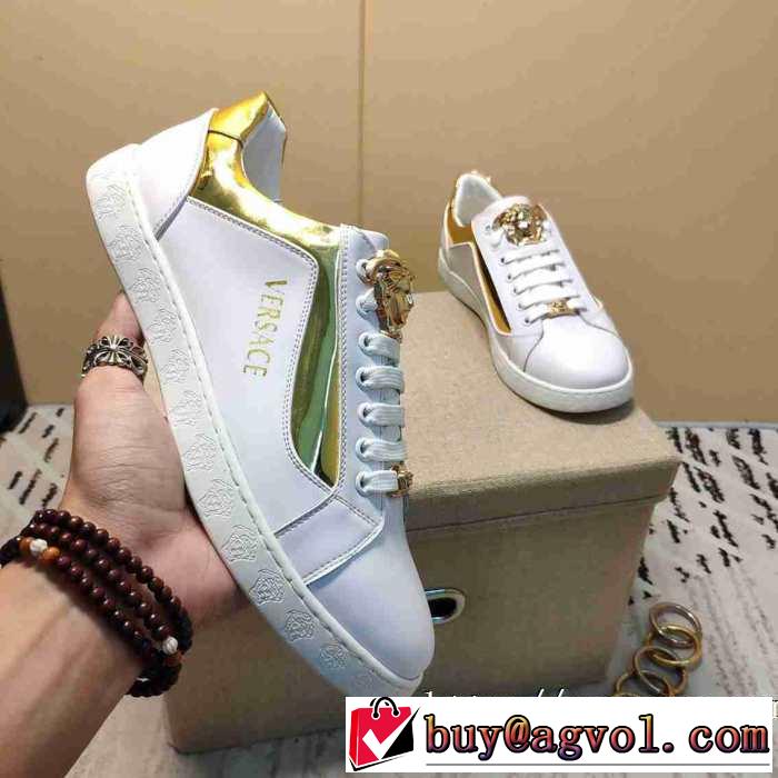 2019-20秋冬トレンドファッション ヴェルサーチ最新秋冬トレンドをチェック VERSACE 秋冬流行りファション ランニングシューズ