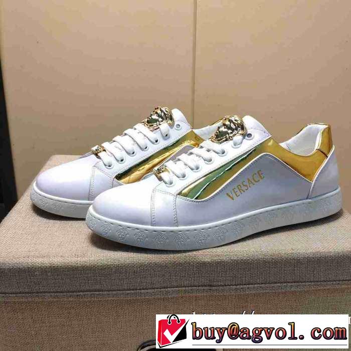 2019-20秋冬トレンドファッション ヴェルサーチ最新秋冬トレンドをチェック VERSACE 秋冬流行りファション ランニングシューズ