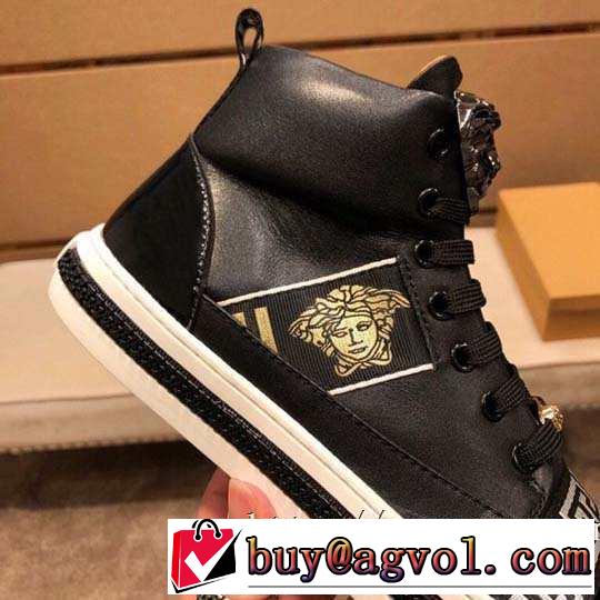 VERSACE  秋こそ楽しめるアイテム ヴェルサーチ 2019秋断然ブランド推し ランニングシューズ 今年らしいおすすめ新品