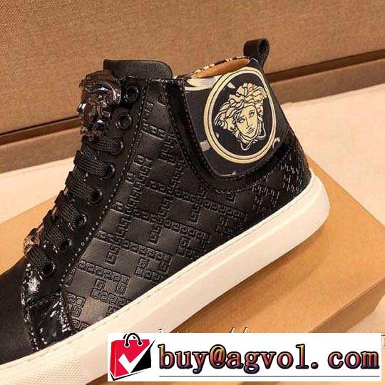 ランニングシューズ秋冬にお世話になる定番 ヴェルサーチ【最新】2019年秋冬のトレンド速報 VERSACE 優しいのに存在感