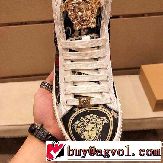 2020秋冬流行ファション ヴェルサーチ最高にCOOL秋冬新作 VERSACE 秋冬から人気継続中 ランニングシューズ シンプルに着こなしたい