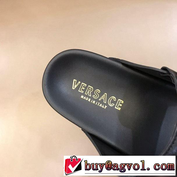  夏の大人カジュアルスタイル ヴェルサーチVERSACE きちんと感をプラス  サンダル 2019即旬な装いに