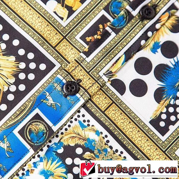大人っぽく着こなし シャツ ヴェルサーチ 2019SSのトレンド商品VERSACE  春夏らしい爽やかさ