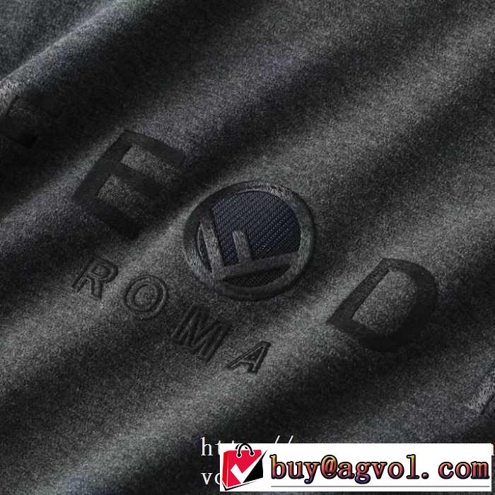 今から取り入れられるトレンド 気になる2019年秋のファッション フェンディ FENDI 長袖Tシャツ