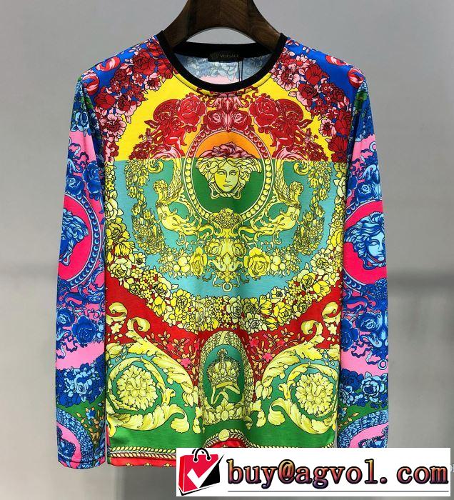 ヴェルサーチ VERSACE 長袖Tシャツ 2019年春夏のトレンドアイテム クラシカルな雰囲気