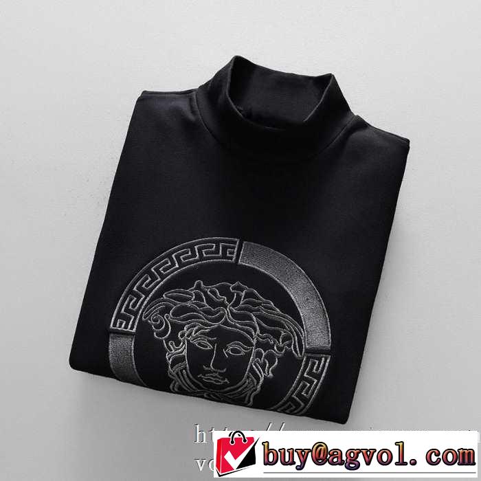 注目の秋ファッション一番 最新秋冬トレンドをチェック！2019-20秋冬 ヴェルサーチ VERSACE 長袖Tシャツ