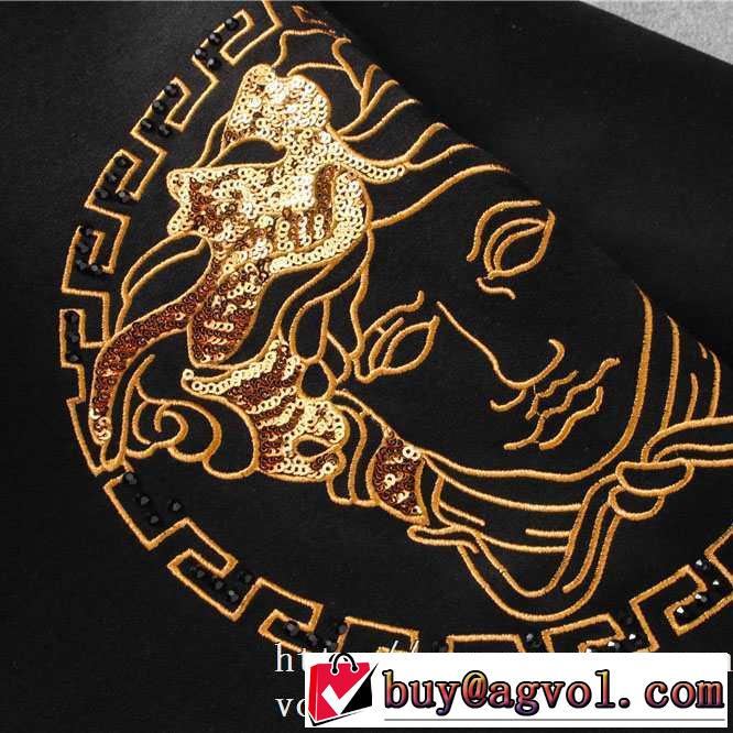 ヴェルサーチ VERSACE 長袖Tシャツ 絶対おさえるべきカラーと最新 2019秋冬トレンドアイテム