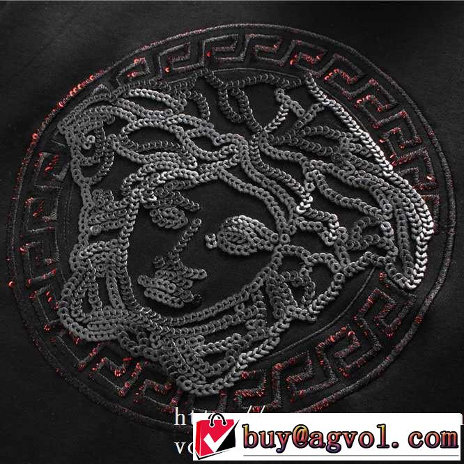 秋冬にお世話になる定番 2019-20秋冬トレンドファッション ヴェルサーチ VERSACE 長袖Tシャツ