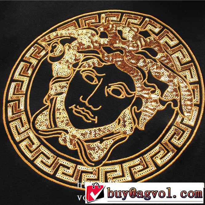 【最新】2019年秋冬のトレンド速報 ヴェルサーチ VERSACE 長袖Tシャツ 寒い季節トレンド上品