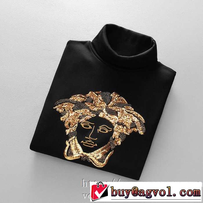 長袖Tシャツ  ヴェルサーチ VERSACE 最新トレンドコーデおすすめ 2019秋冬人気色おすすめ