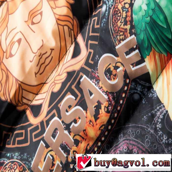 秋にはやる最新作を先取り ヴェルサーチ 2019秋冬トレンドアイテム VERSACE さわやかに新品おすすめ メンズ ダウンジャケット