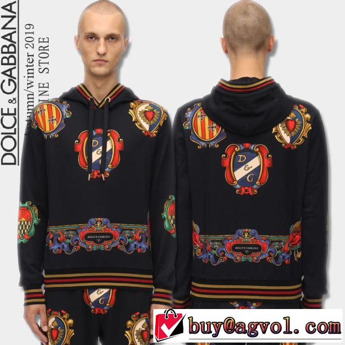 秋冬ファッションコーディネートパーカー  2019-2020秋冬のファッション ドルチェ＆ガッバーナ Dolce&Gabbana 人気ファッション雑誌でも掲載 