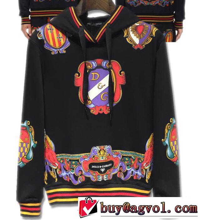 秋冬ファッションコーディネートパーカー  2019-2020秋冬のファッション ドルチェ＆ガッバーナ Dolce&Gabbana 人気ファッション雑誌でも掲載