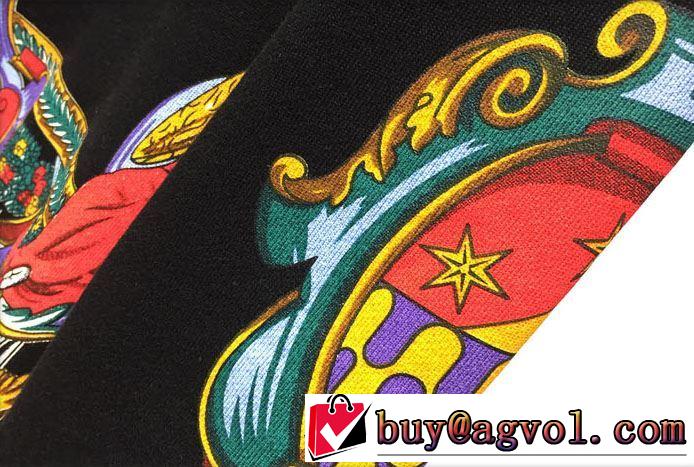 秋冬ファッションコーディネートパーカー  2019-2020秋冬のファッション ドルチェ＆ガッバーナ Dolce&Gabbana 人気ファッション雑誌でも掲載