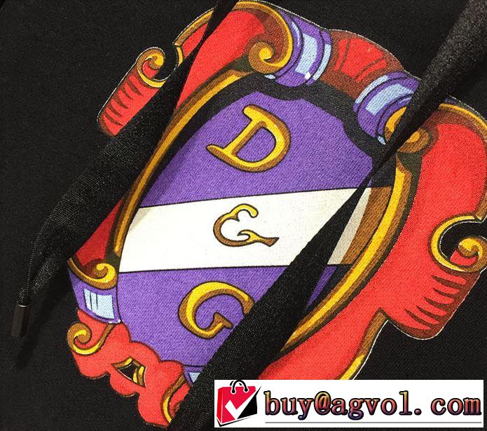 秋冬ファッションコーディネートパーカー  2019-2020秋冬のファッション ドルチェ＆ガッバーナ Dolce&Gabbana 人気ファッション雑誌でも掲載