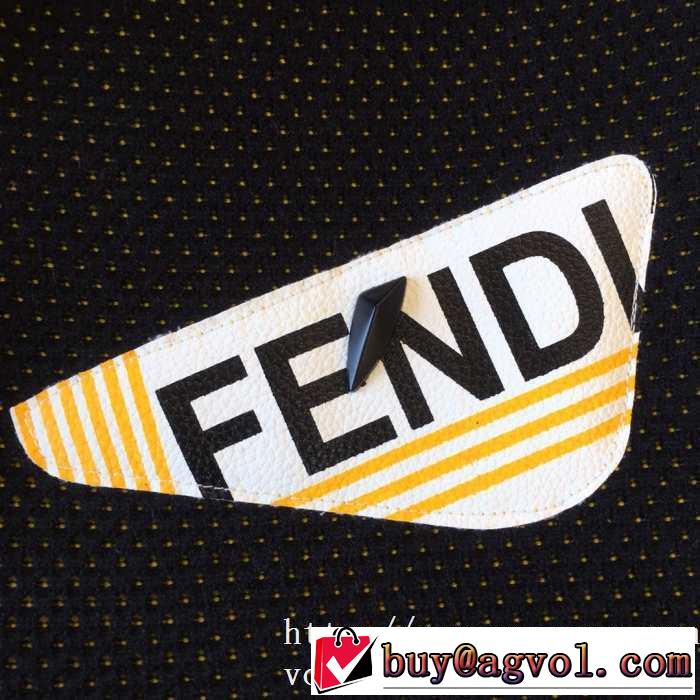 【最新】2019年秋冬のトレンド速報 フェンディ FENDI フード付きコート 寒い季節トレンド上品