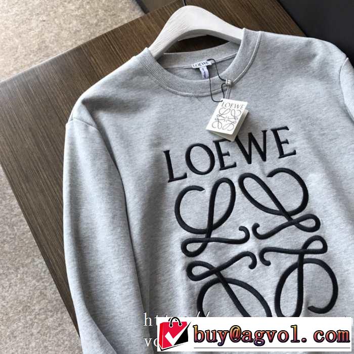 プルオーバーパーカー ロエベLoewe 大人かわいい秋冬コーデを楽しみ 2019秋冬人気色おすすめ