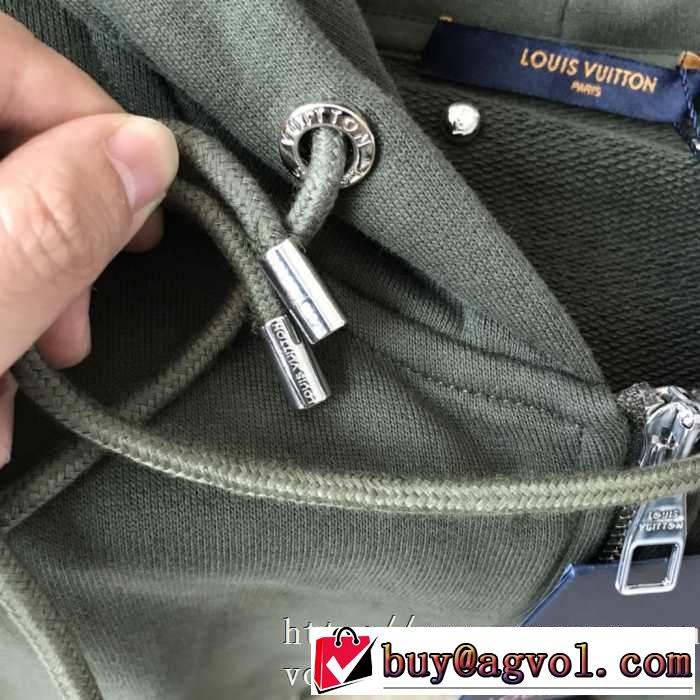 おしゃれ感度が高い秋冬トレンド 2019秋のファッショントレンドはこれ ルイ ヴィトン LOUIS VUITTON 上下セット
