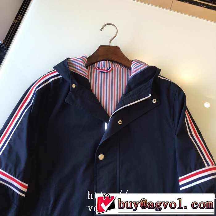 オシャレコーデ着こなしトムブラウン ジャケット サイズ感 リラックスTHOM BROWNE スーパーコピー 防寒性抜群新作