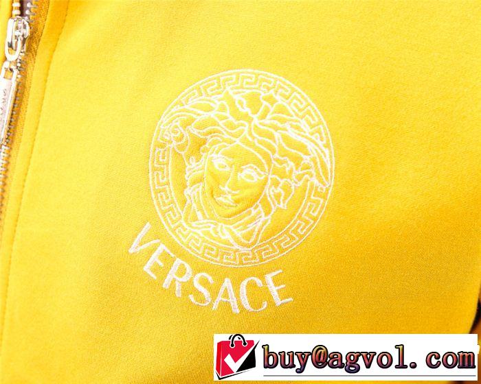 ヴェルサーチ最も目立ったブランド新品 VERSACE 上下セット 2019年最新ファッション