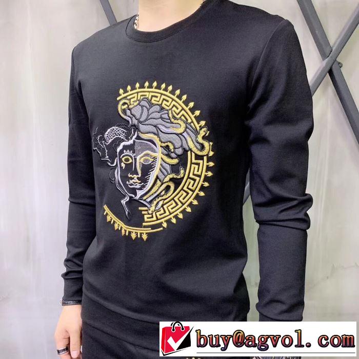上下セット ヴェルサーチVERSACE 春夏の流行りトップス 2019年春夏のトレンドアイテム
