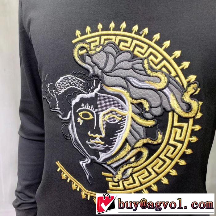上下セット ヴェルサーチVERSACE 春夏の流行りトップス 2019年春夏のトレンドアイテム