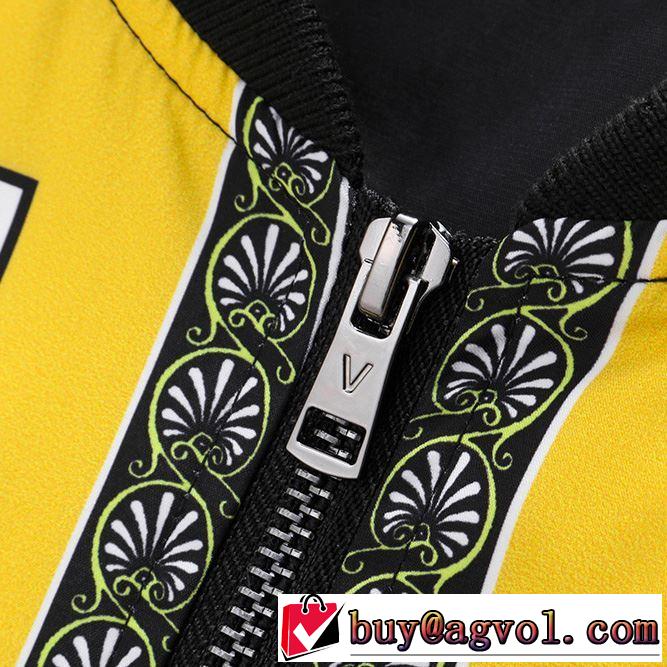 【2019年】夏のファッション 一気にトレンド感満載な着こなし ヴェルサーチVERSACE ブルゾン