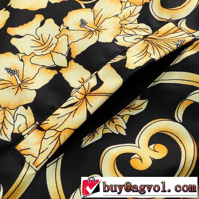ぜひ今年のトレンドをチェック ヴェルサーチVERSACE ブルゾン 2019春夏の大注目トレンド