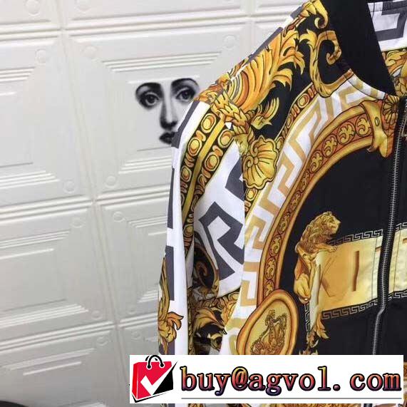 2019春夏の大注目トレンド 夏にぴったり限定アイテム ヴェルサーチVERSACE ブルゾン