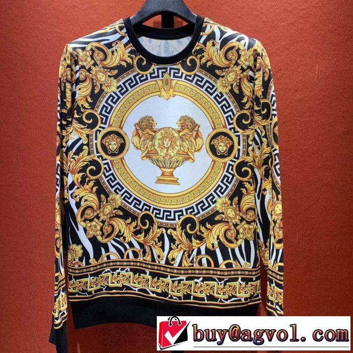 プルオーバーパーカー ヴェルサーチVERSACE おしゃれな夏ファッション2019 夏らしい季節感