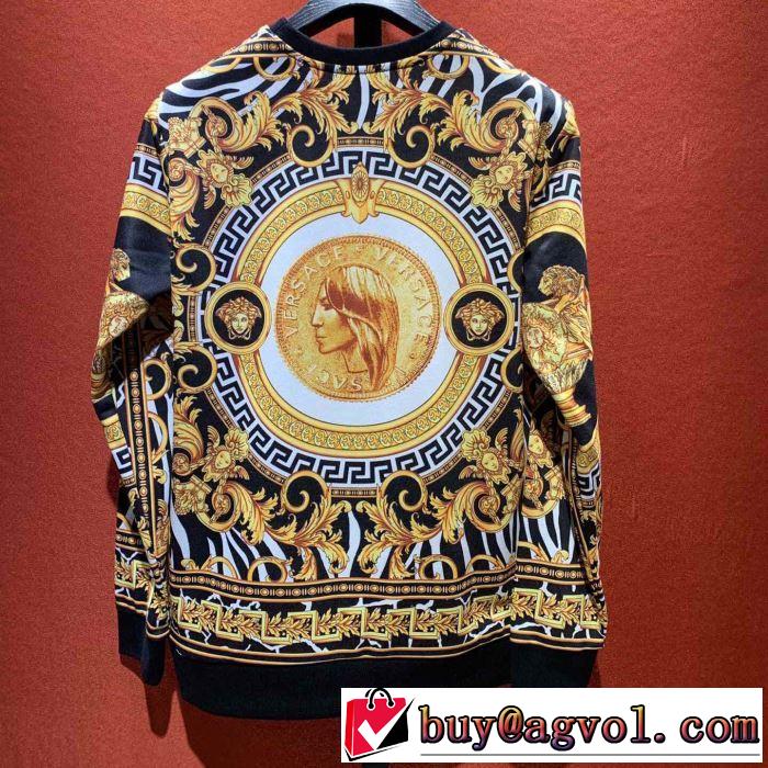 プルオーバーパーカー ヴェルサーチVERSACE おしゃれな夏ファッション2019 夏らしい季節感
