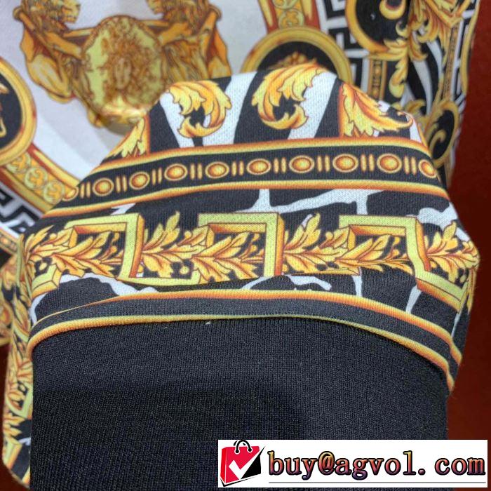 プルオーバーパーカー ヴェルサーチVERSACE おしゃれな夏ファッション2019 夏らしい季節感
