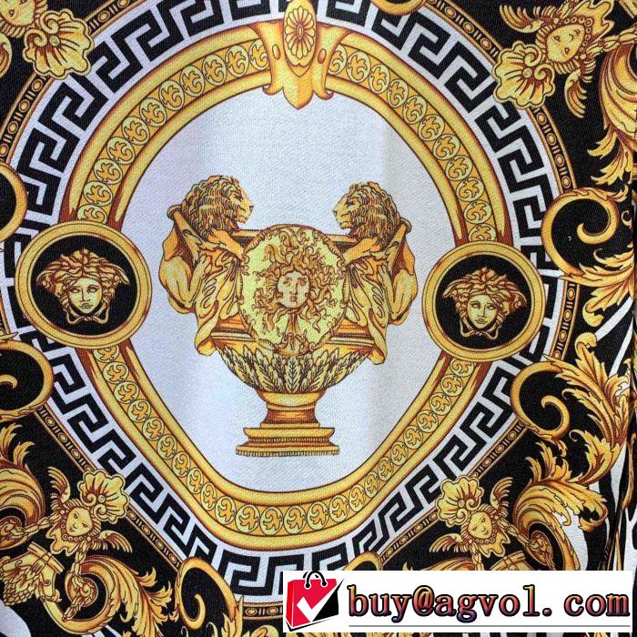 プルオーバーパーカー ヴェルサーチVERSACE おしゃれな夏ファッション2019 夏らしい季節感