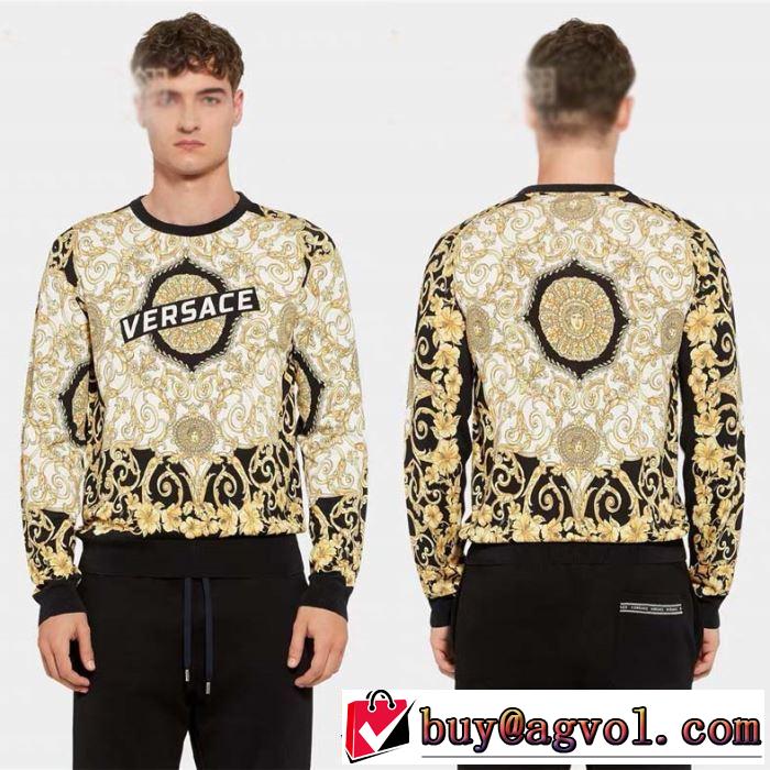 今シーズン人気のアイテム 2019年の春夏に着たい ヴェルサーチVERSACE プルオーバーパーカー